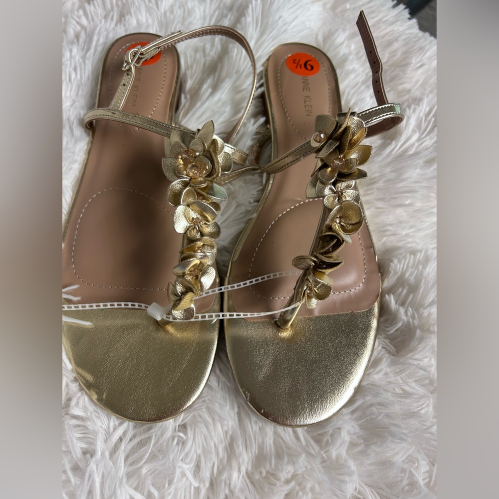 Anne‎ Klein Flavia Iflex Gold Sandals floral beaded straps sz 9 1/2 New